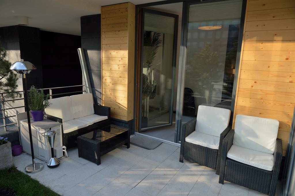 Garden Apartment Cracow- Shopping Mall 1Min, Underground Parking, Family Friendly, City Center Krakow Luaran gambar