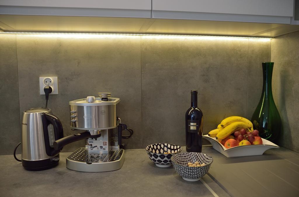 Garden Apartment Cracow- Shopping Mall 1Min, Underground Parking, Family Friendly, City Center Krakow Luaran gambar