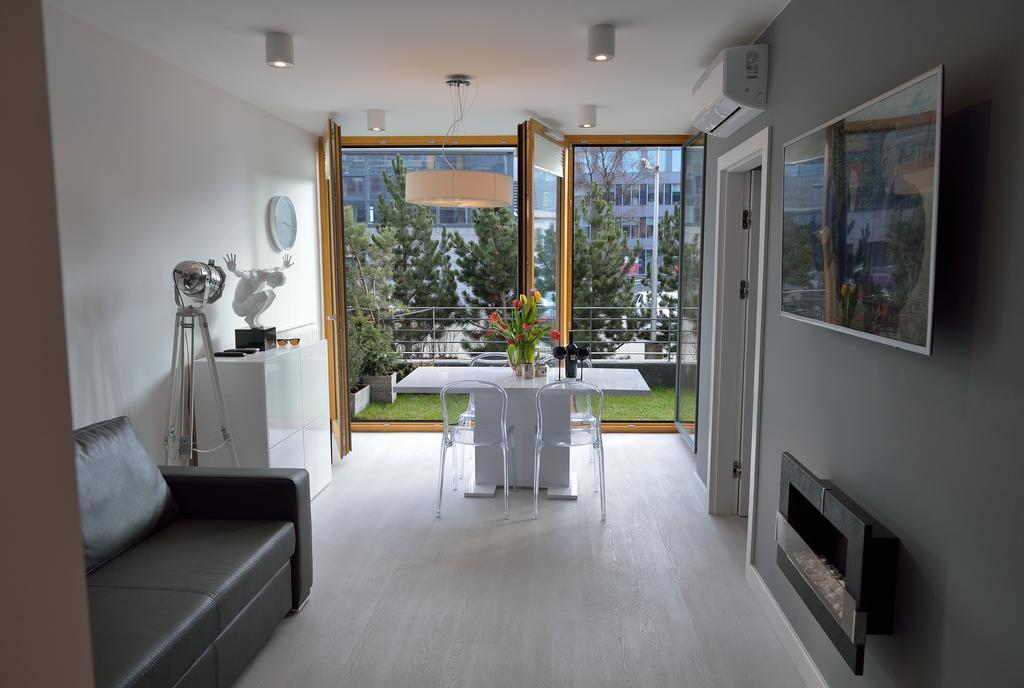 Garden Apartment Cracow- Shopping Mall 1Min, Underground Parking, Family Friendly, City Center Krakow Luaran gambar
