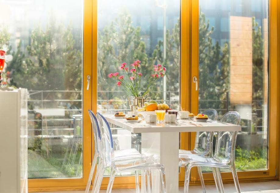 Garden Apartment Cracow- Shopping Mall 1Min, Underground Parking, Family Friendly, City Center Krakow Luaran gambar