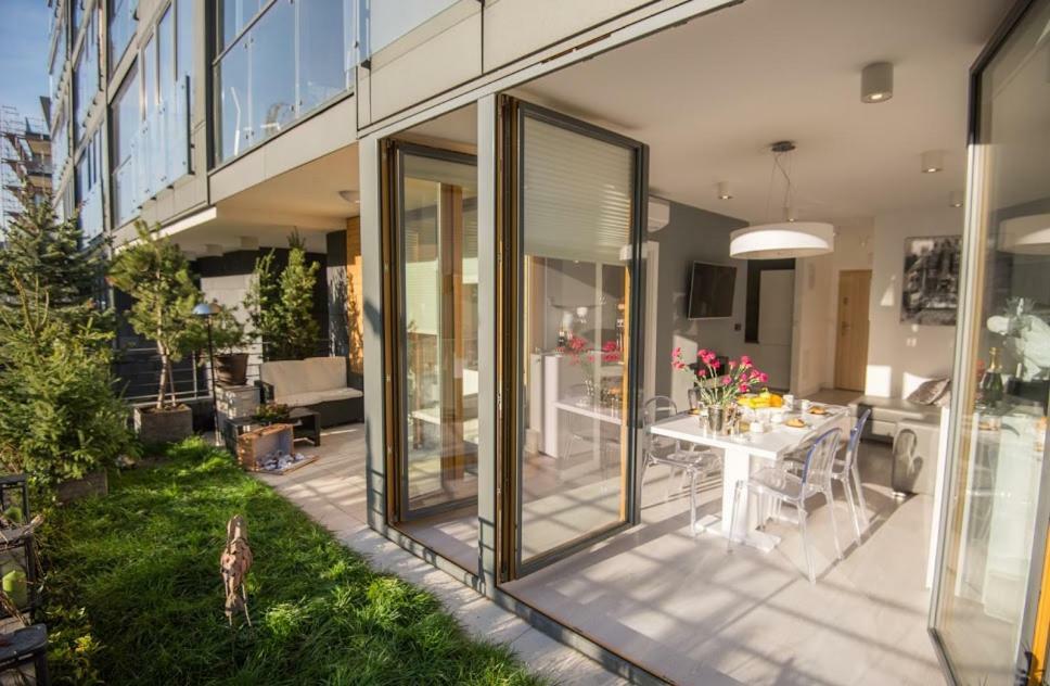 Garden Apartment Cracow- Shopping Mall 1Min, Underground Parking, Family Friendly, City Center Krakow Luaran gambar