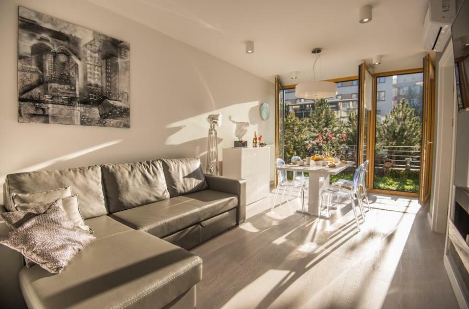 Garden Apartment Cracow- Shopping Mall 1Min, Underground Parking, Family Friendly, City Center Krakow Luaran gambar
